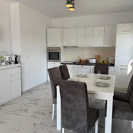 Asteri - 3 Bedrooms *
